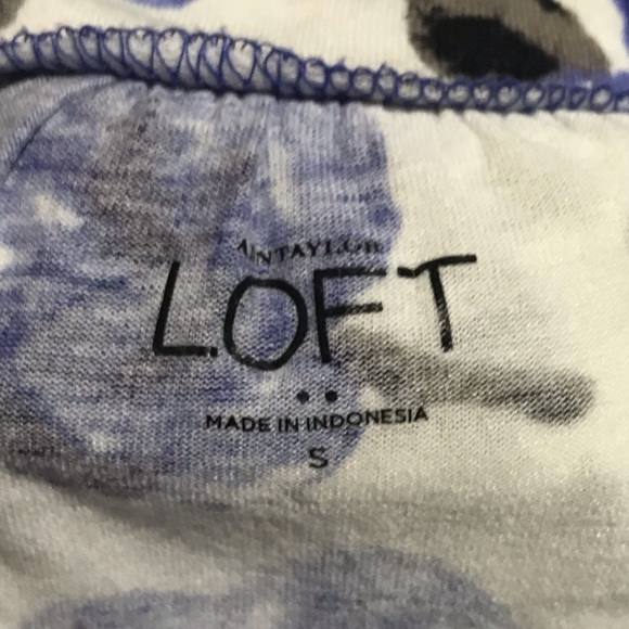 Ann Taylor LOFT- Floral blouse - Picture 3 of 5